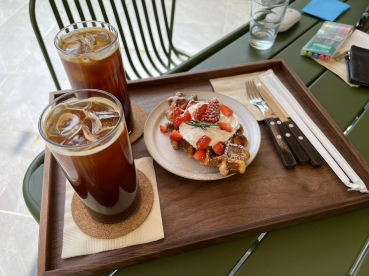 광교역 테라스 카페, 경기대 카페 카페주인 크로플 맛집이에요