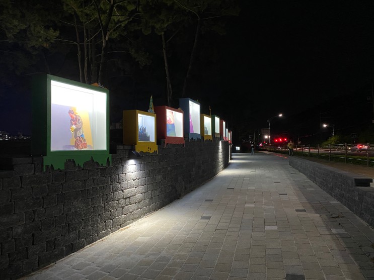 거제시 공공미술프로젝트 "우징 작가 - Window gallery in the park" 밤에 보면 더 아름다운 작품!!!
