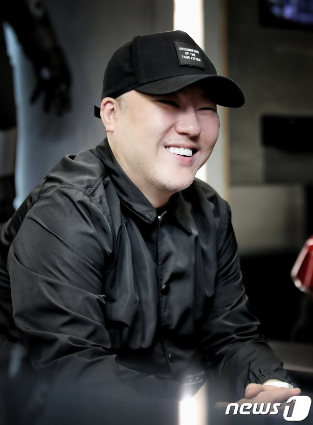  용감한형제 나이 학력 고향 가족 결혼 저작권료 감옥 차 집 재산 작곡 샤넬백 시계
