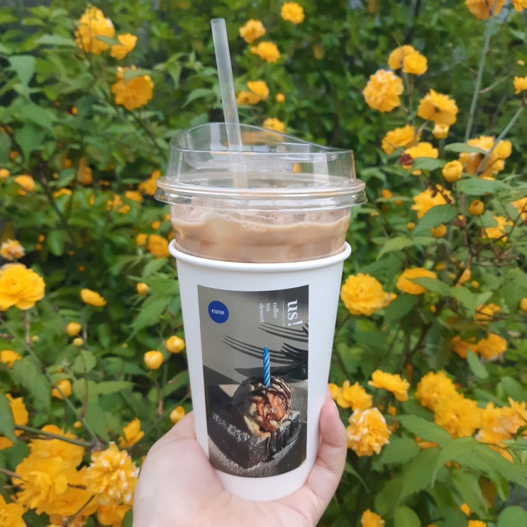  신당 카페 맛집 이유유커피(화이트 톤 분위기 좋은 카페)