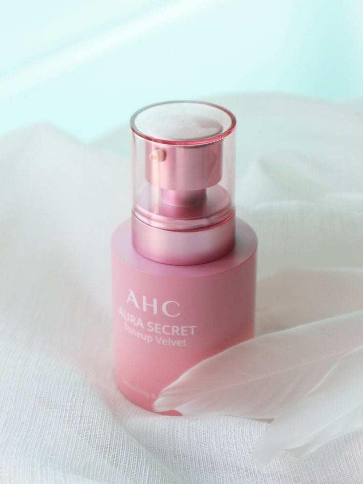  깃털같이 보송한 톤업크림 추천: AHC 아우라 시크릿 톤업 벨벳