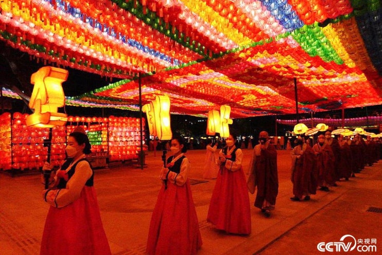 "한국, 부처님 오신 날 기념 연등축제" CCTV HSK 생활 중국어 신문 기사 뉴스 공부