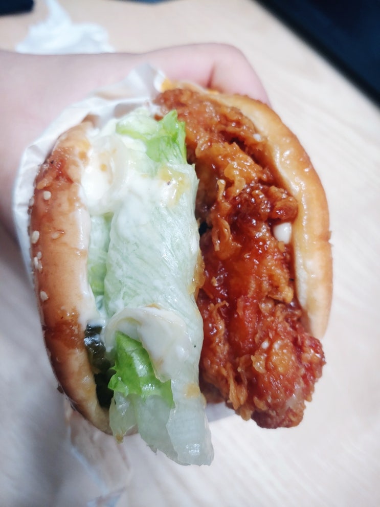 홍제 맘스터치 신메뉴 간장마늘싸이버거 내돈내산 후기 홍제 맘스터치 신메뉴 간장마늘싸이버거 내돈내산 후기
