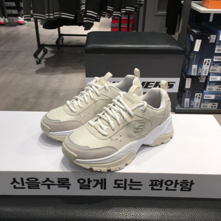 최근 인기있는 스케쳐스 딜라이트 코즈믹스 메모리폼 여성용 어글리 발볼넓은 워킹화 좋아요 최근 인기있는 스케쳐스 딜라이트 코즈믹스 메모리폼 여성용 어글리 발볼넓은 워킹화 좋아요