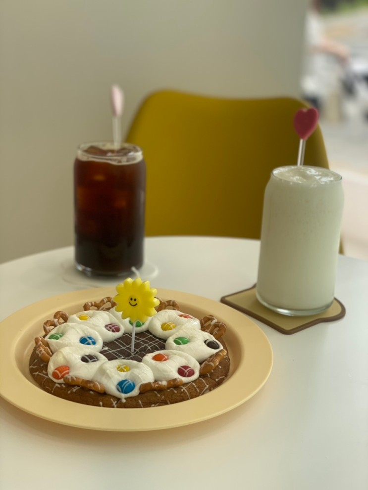 일산동 카페 찐한 디저트 쿠키케이크 귀여워요