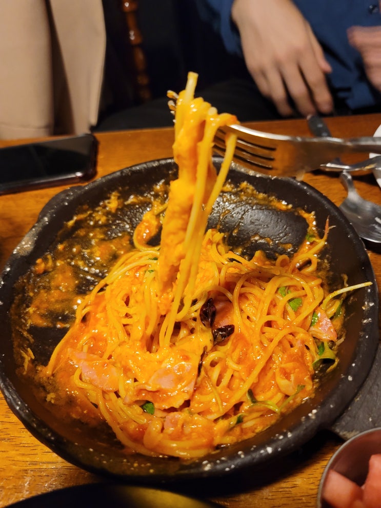  파스타는 역시 치즈듬뿍들어간 꾸덕함이죠!