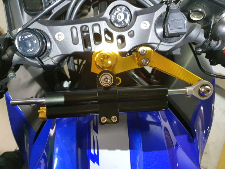  YZF-R3 2020 - 스티어링 댐퍼 장착
