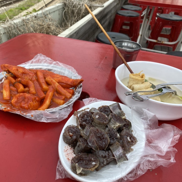  [충정로 맛집] 철길이 보이는 이색적인 풍경에서 맛보는 옛날 떡볶이의 맛 <철길 떡볶이>