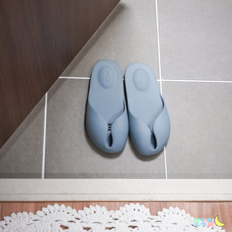  발등낮은욕실화 슬림퍼 :: 정말 문에 안 걸리네