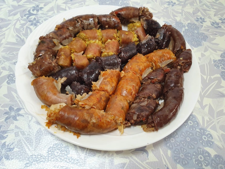 찰 순대부터 김치순대까지 오소리감투 금빛찬 찰 순대부터 김치순대까지 오소리감투 금빛찬