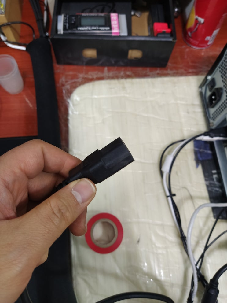  컴퓨터 전원케이블이 헐거워서 잘 빠질 때,