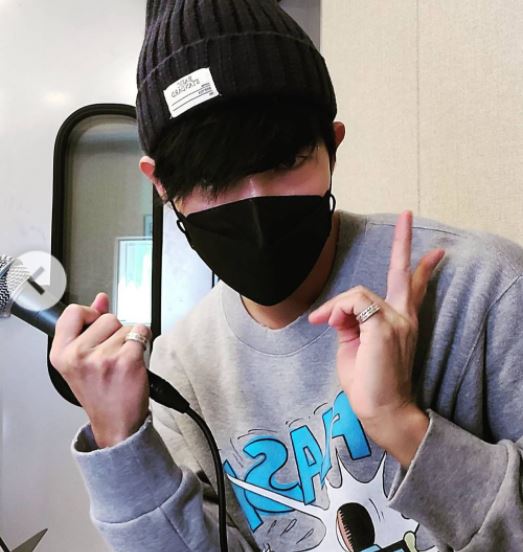  이준기 데일리룩 맨투맨 조거팬츠 스니커즈:구찌 발렌시아가 준지