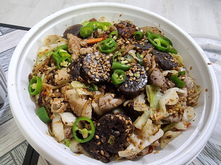  오랜만에 먹은 신림 순대촌 백순대와 불오징어 볶음 세트