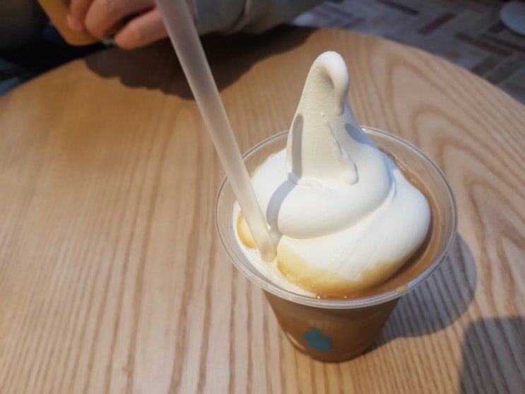  더 현대 서울  블루보틀 여의도 카페