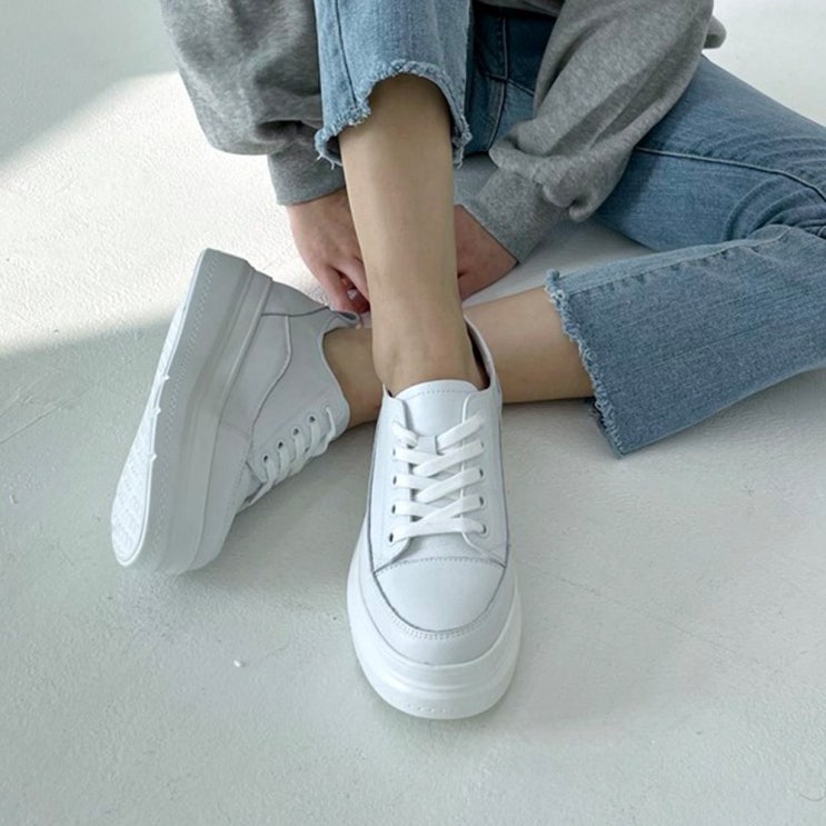 리뷰가 좋은 쇼콜라 소가죽 통굽 스니커즈 SHE100 좋아요 리뷰가 좋은 쇼콜라 소가죽 통굽 스니커즈 SHE100 좋아요