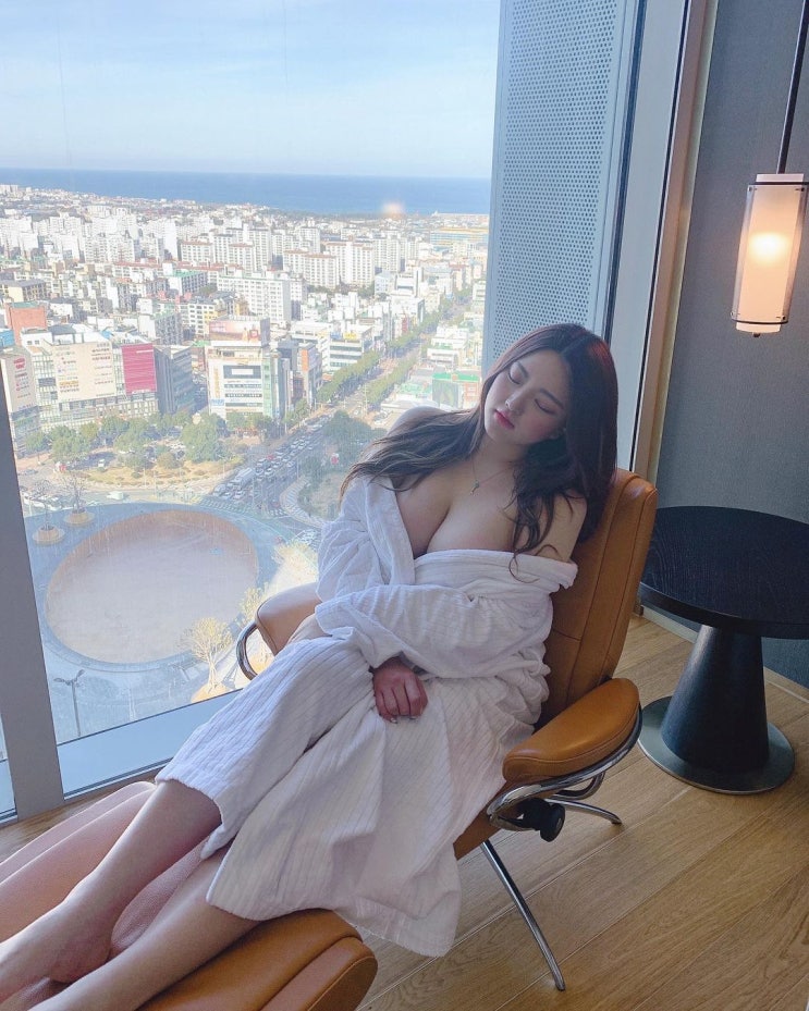 벨벳좌를 넘보는 일반인 K컵 육덕녀 벨벳좌를 넘보는 일반인 K컵 육덕녀