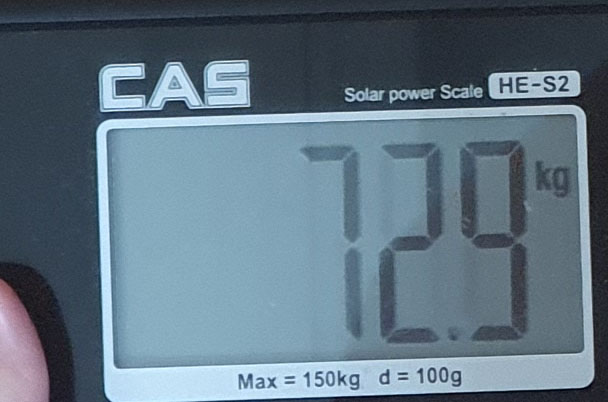  몸무게 72.9kg ㅠㅠ 72 처음 진입 ㅠㅠ!! 와우.. 전 회사에서 78에서 요즘 다이어트 중 살빼기! 실내자전거 + 걷기