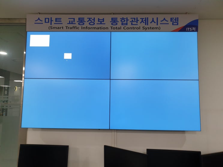  삼성 46인치 비디오월 사이니지 4대로 프로그램 없이  전체화면 구성