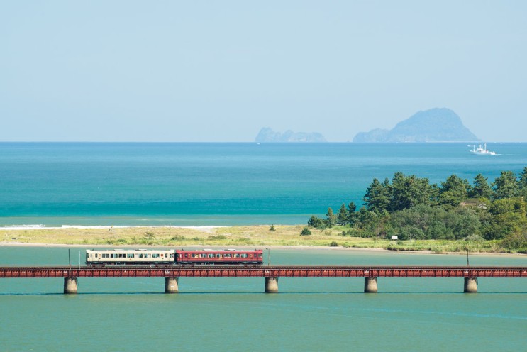 [랜선 타고 일본여행] 바다를 달리는 열차 • 유라가와 교량 (由良川橋梁)【교토】
