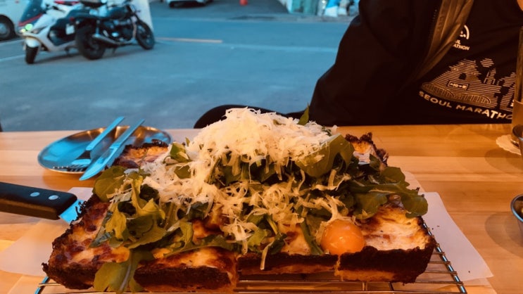  디트로이트 스타일 피자 맛집을 창고에서 만나다