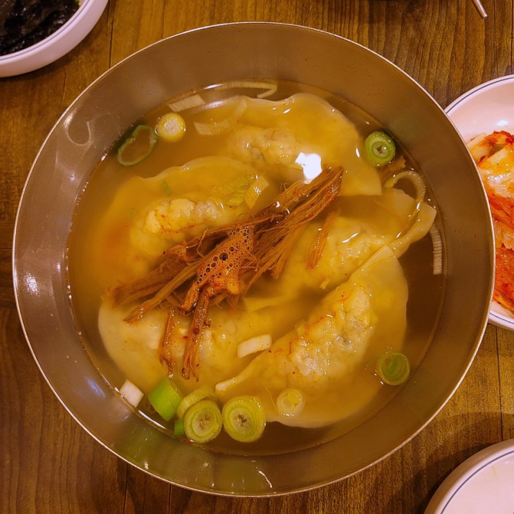 [서초/맛집] 미쉐린 2021 선정 :: 남부터미널 만둣국 맛집 ' 봉산옥'