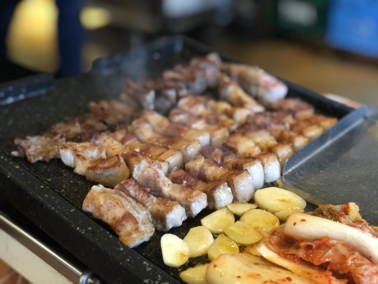  삼겹살 제대로 구워주는 하남돼지집 하남본점