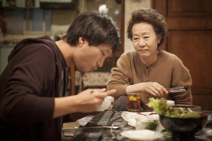 윤여정 선생님, 오스카상 축하합니다. 윤여정 선생님, 오스카상 축하합니다.