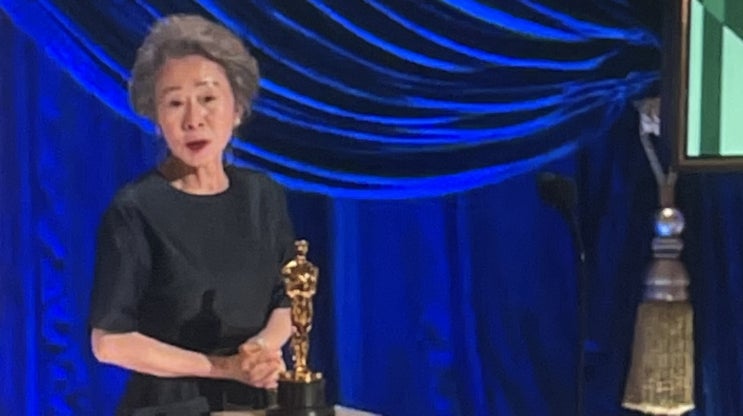 윤여정 수상 소감 브래드피트와의 백스테이지 논란 이유? + 기자회견 라이브 링크 첨부 윤여정 수상 소감 브래드피트와의 백스테이지 논란 이유? + 기자회견 라이브 링크 첨부