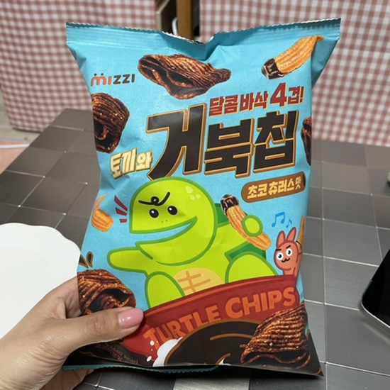  편의점 신상 리뷰) 토끼와 거북칩 초코츄러스맛 먹어본 후기