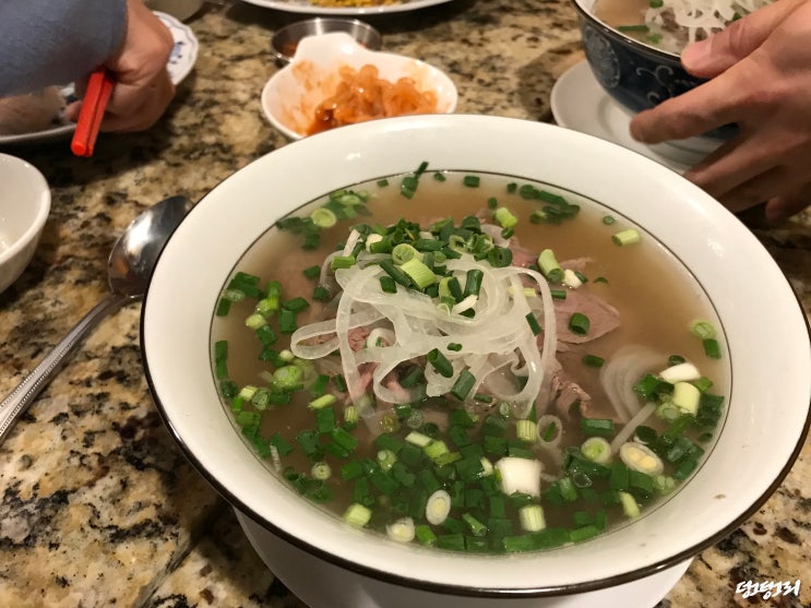 현지느낌 나는 신사 가로수길 쌀국수 맛집, 콴안다오