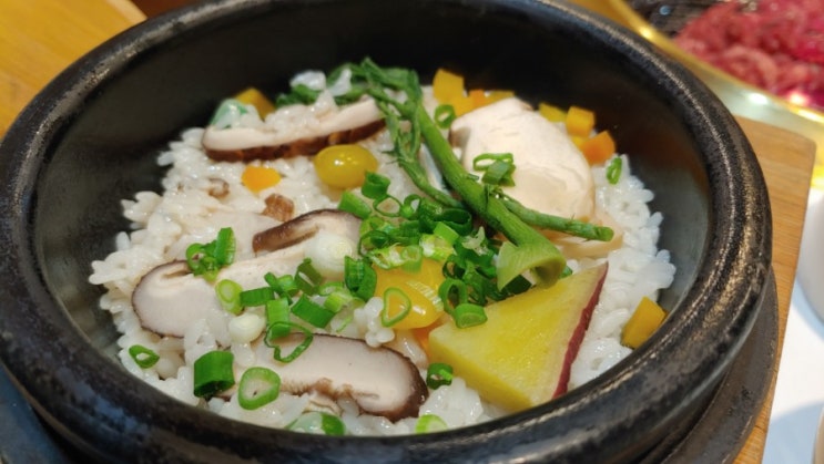  마포역 맛집, 공덕역 맛집 "모연"에서 솥밥정식으로 푸짐한 점심+손님 접대용으로 만족할 만한 식사를 한다.