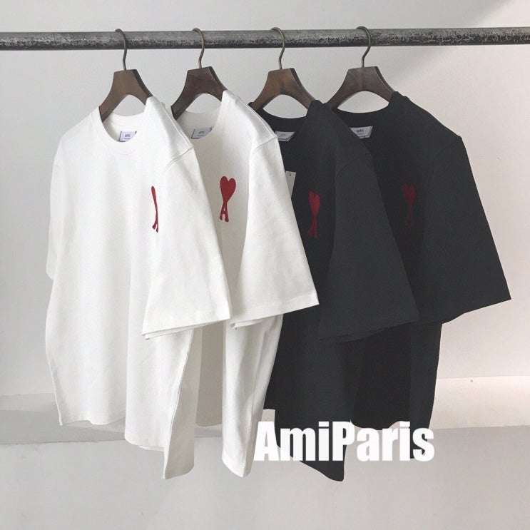 인기있는 AMI 아미 남녀공용 하트 패치 라운드 넥 반팔티셔츠 추천해요 인기있는 AMI 아미 남녀공용 하트 패치 라운드 넥 반팔티셔츠 추천해요