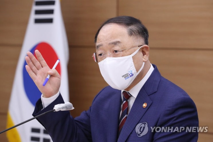 홍남기 "가상자산은 화폐·금융자산 아니다…많은 피해 볼수도" 홍남기 "가상자산은 화폐·금융자산 아니다…많은 피해 볼수도"