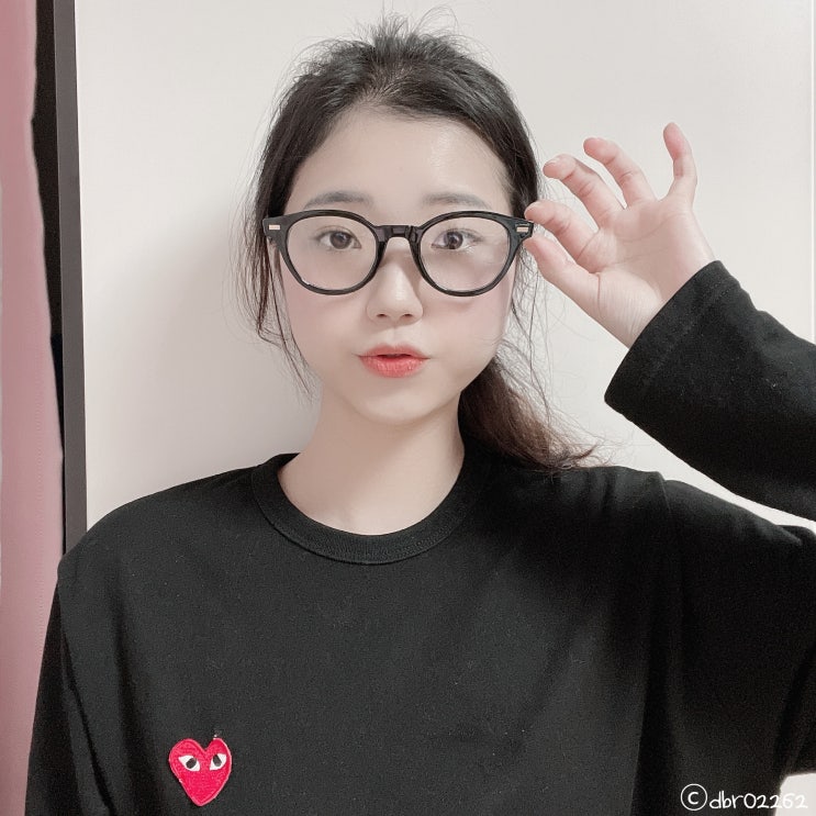 보오다 뿔테 안경으로 너드미 뿜뿜하게 다니기 보오다 뿔테 안경으로 너드미 뿜뿜하게 다니기