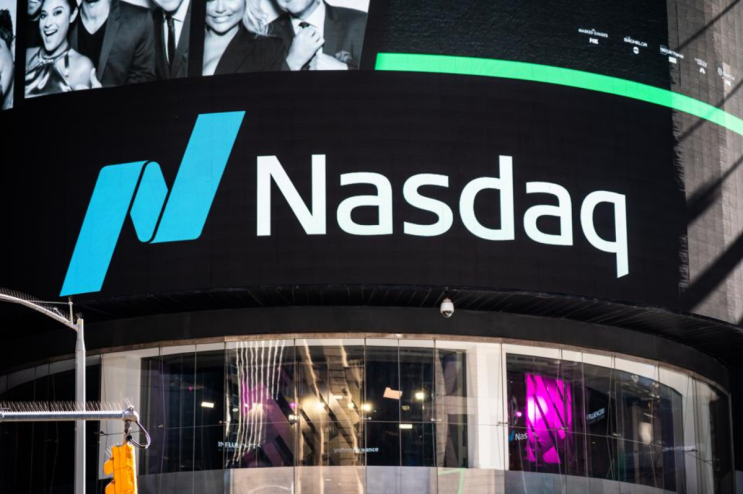  [CNBC] S&P 500은 좋은 실적을 바탕으로 역사상 최고점까지 상승했고, 나스닥은 새로운 종가기록을 달성했다.