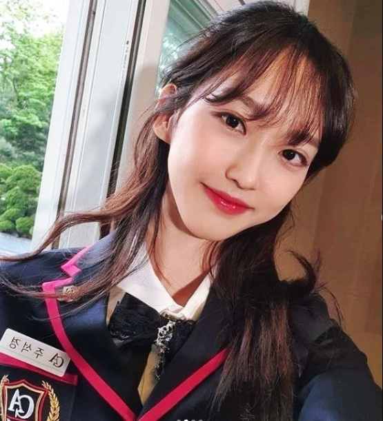  한지현 옷 은 품절이요 단발은 유행이 됩니다.