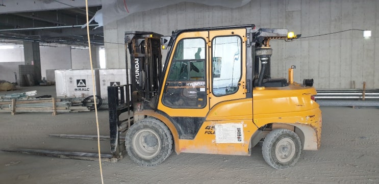  현대지게차 19년식 4.5톤 45D-9F 3단 4,300MM 투실린더 중고지게차 신차판매가격 임대 렌탈 견적문의 카탈로그 마스트사양 제원