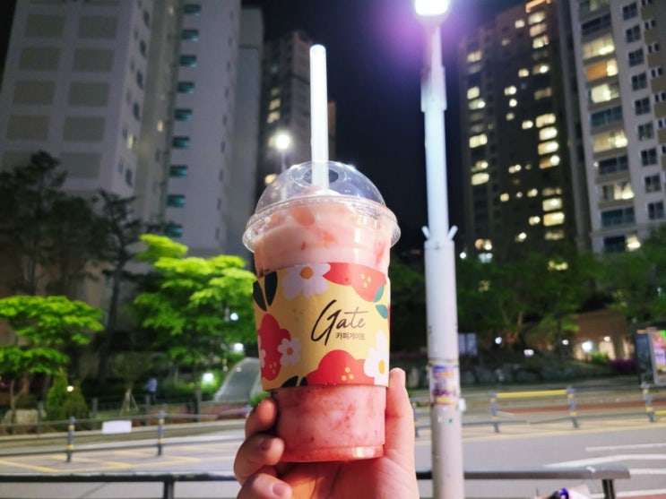 풍무동 카페게이트(CAFE GATE) 풍무중학교점 딸기피치요거 스무디 풍무동 카페게이트(CAFE GATE) 풍무중학교점 딸기피치요거 스무디