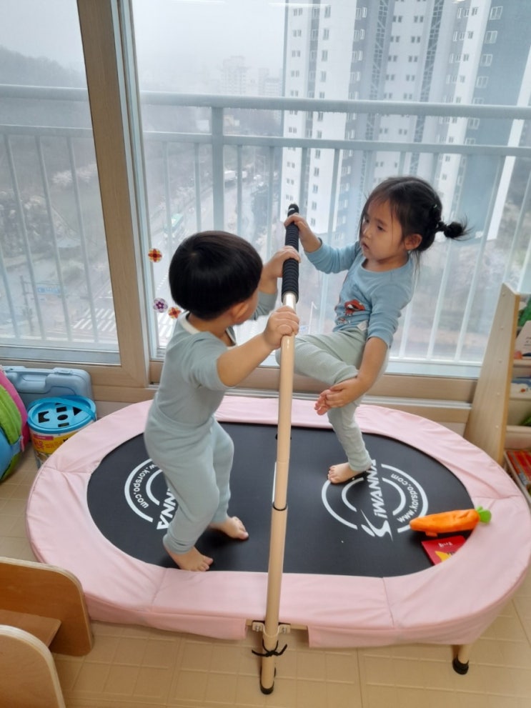  아이워너2인용트램폴린:)접이형트램폴린이라고 해서 샀는데..내돈내산
