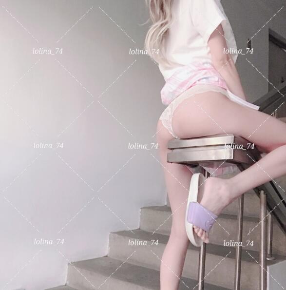  외오운 처자 레이스 ㅍㅌ입고 계단 난간에 부비부비