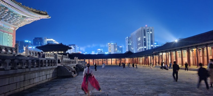  경복궁 야간개장, 한복대여시 무료관람 가능해요.