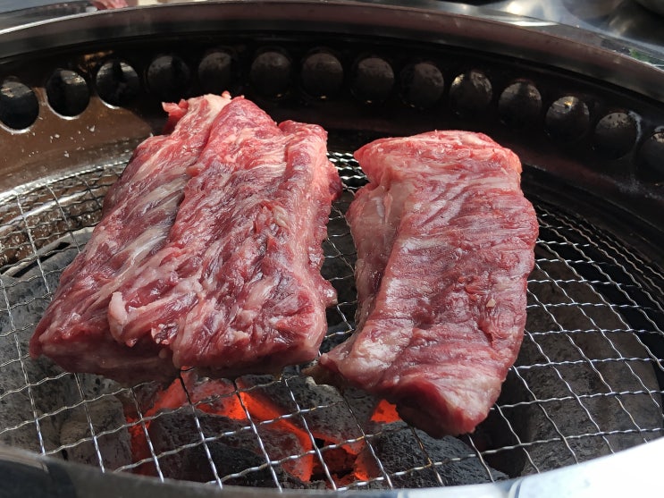  위례 맛집 - 깔끔한 인테리어와 화려한 맛