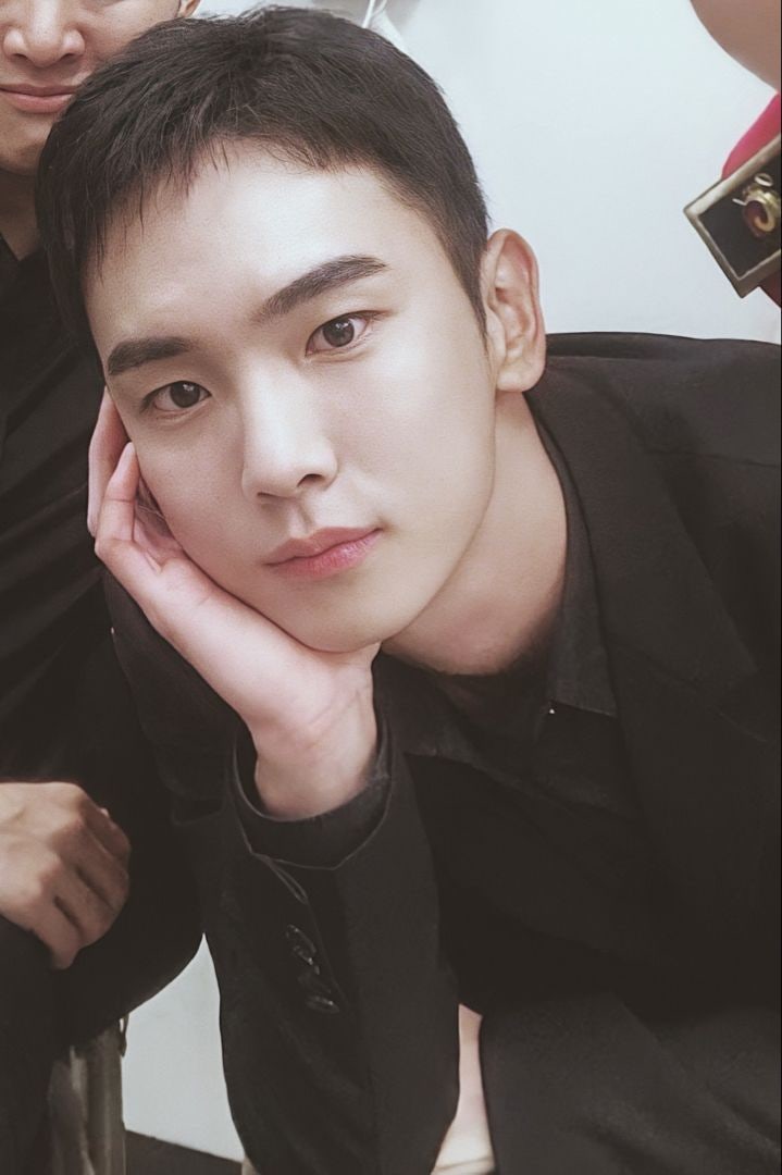 Key's Age and SHINee Key's Profile: Marriage, Girlfriend, Military Service, Family, Hometown, Background, and Dogs