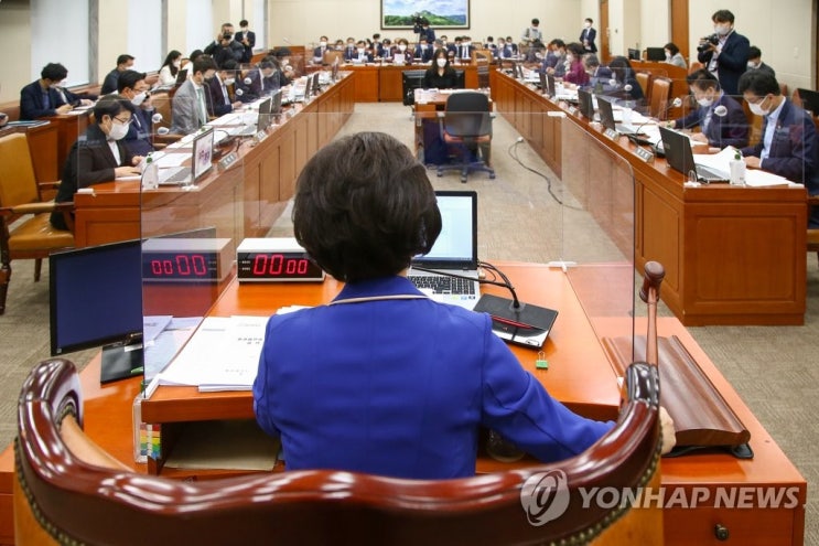 '근로복지 사각' 가사도우미, 4대보험·퇴직금 길 열렸다