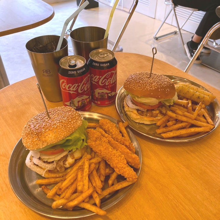 광주 동명동 조대후문 맛집 수제버거 전문점 '리얼버거' 광주 동명동 조대후문 맛집 수제버거 전문점 '리얼버거'