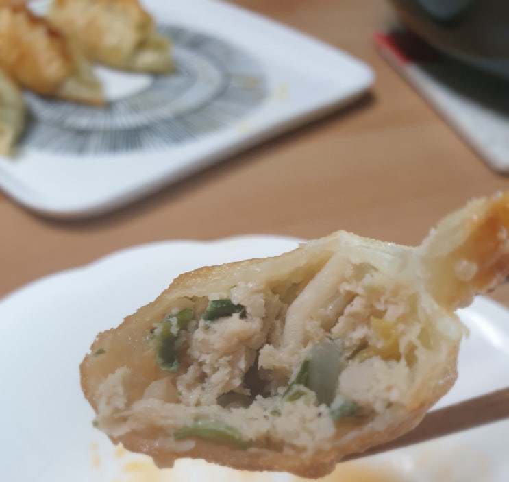 노브랜드만두 - 닭갈비왕교자(춘천식 숯불향)