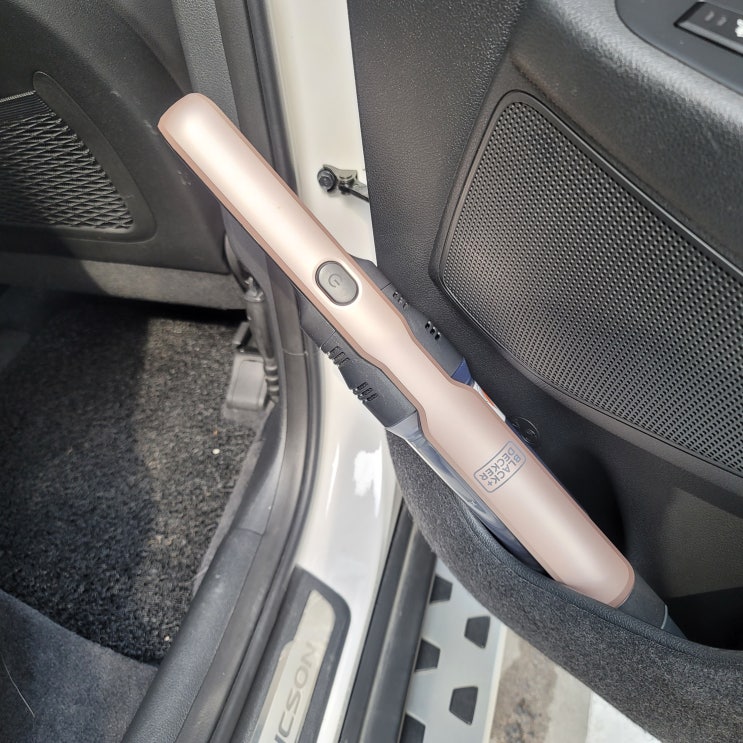  작지만 강한 블랙앤데커 핸디청소기 DVC320B24