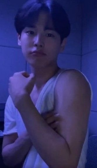 최근 열심히 운동중이라는 병찬 최근 열심히 운동중이라는 병찬
