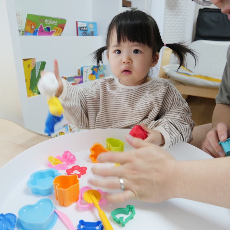 클레이는 다양한 미술놀이로 연계하기가 쉬운 재료