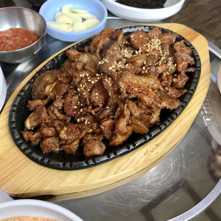 바지락칼국수와 불향이 가득한 돼지불백맛집 원성동 윤정식당 / 천안식후감